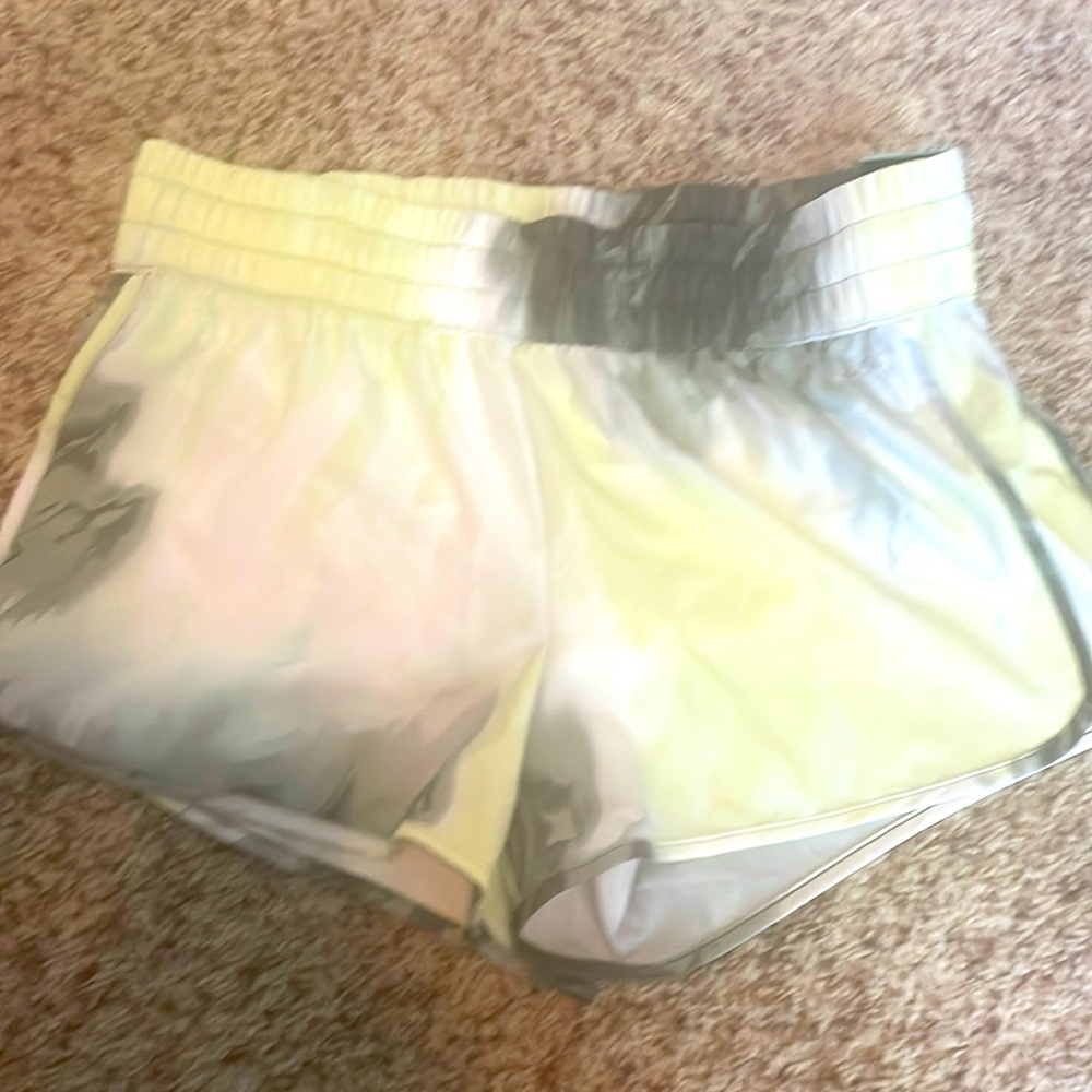 NWT DSG High-Rise Stride Short. Size L Color Lime Green and Olive Green
